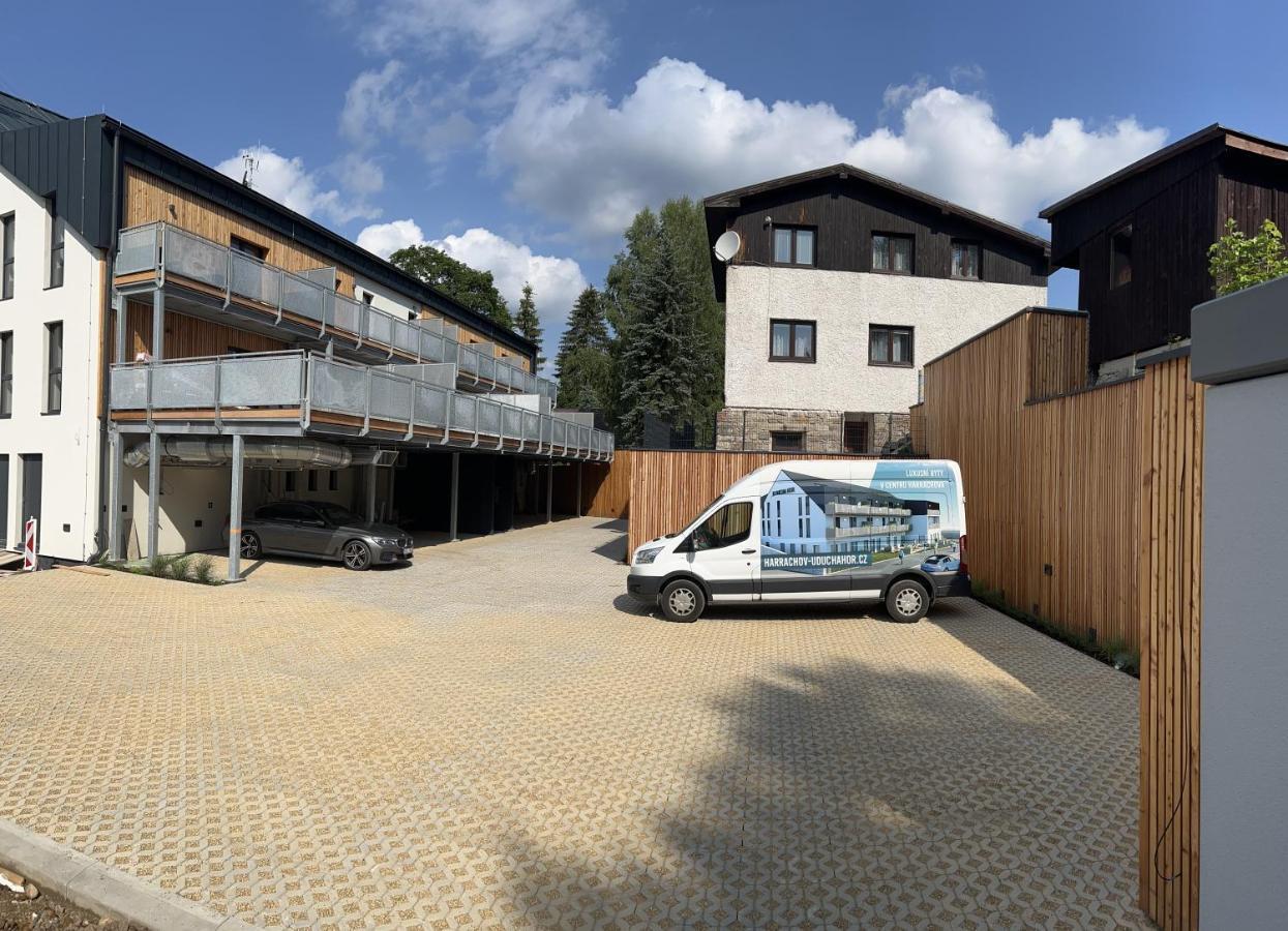 Luxusni Apartman Grand V Centru Harrachova Se Soukromou Mega Terasou, S Privatnim Parkovanim Zdarma, S Moznosti Dobijeni Wallbox Ev A Vyhledem Na Harrachovsky Kostelicek Ngoại thất bức ảnh